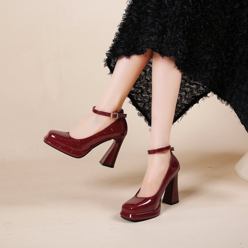Zapatos de tacón alto a la mod - Leather Classic Strap reseña y precio